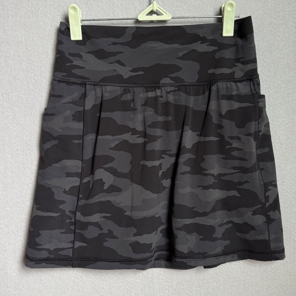 Athleta Skort Women S Grey Camo Salutation Stash Pocket 16.5 Athletic Skort